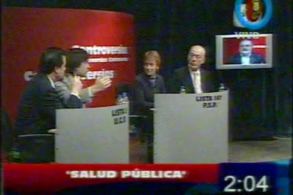 Expone Paulino Rossi; lo miran Ríos y Crocianelli (Imagen: Captura TV Canal 13 de Río Grande).