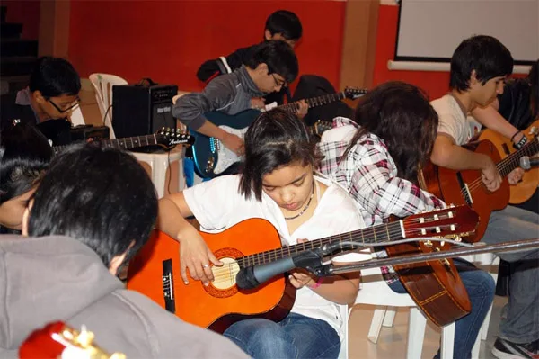 La muestra de guitarra, una de las mas aplaudidas de la tarde.