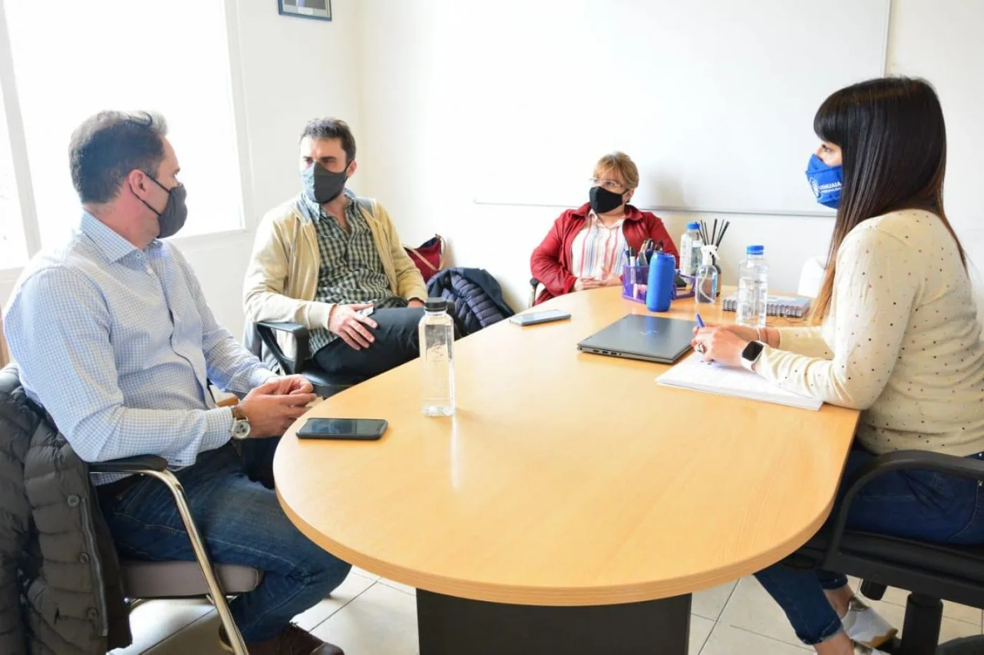 Municipio de Ushuaia coordina acciones de acompañamiento para feriantes y emprendedores