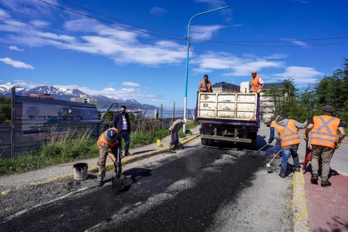 Intendente de Ushuaia recorrió las obras de pavimentación.