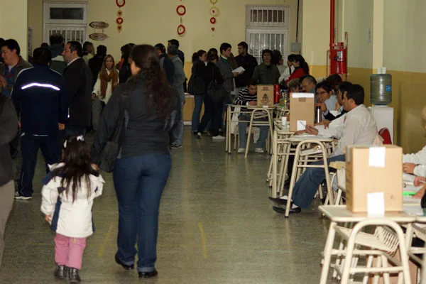 Las escuelas afectadas a las elecciones no tendrán clases el lunes 27.