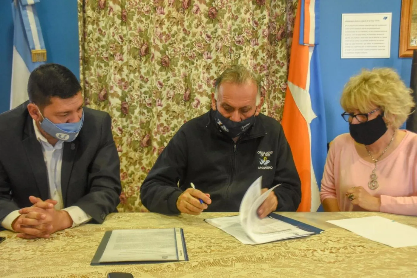 Esta firma se dio en el día Bicentenario del primer izamiento de la bandera argentina en las Malvinas