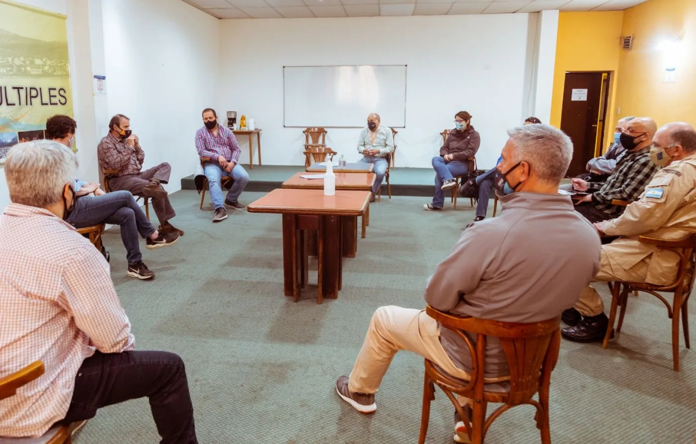 Integrantes de diversas instituciones reunidos para ultimar detalles del operativo