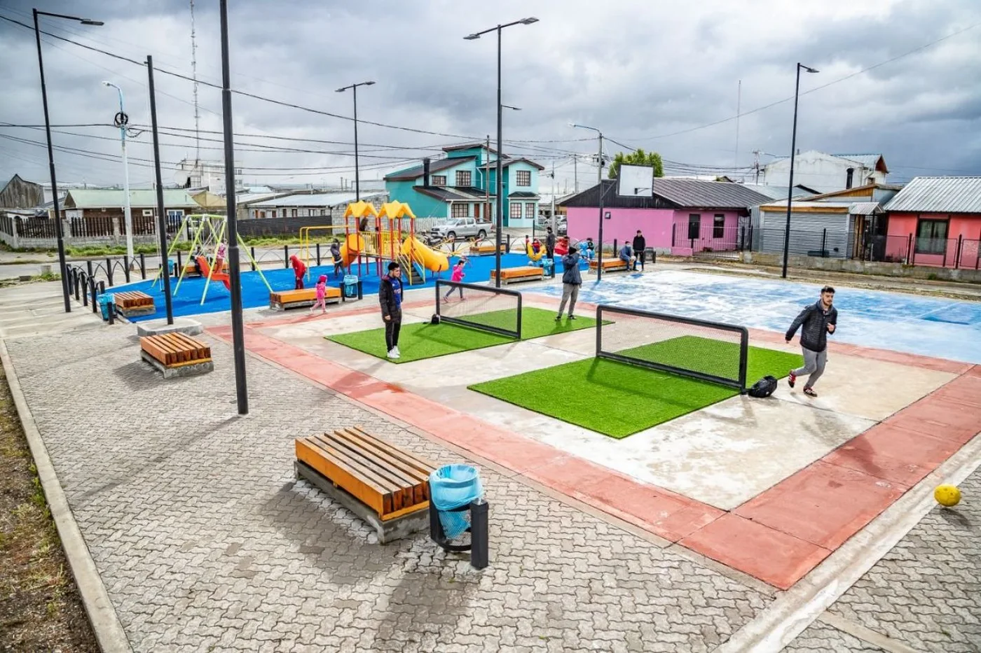 El Municipio de esta ciudad puso en funcionamiento una nueva plaza de juegos en el barrio Intevu.