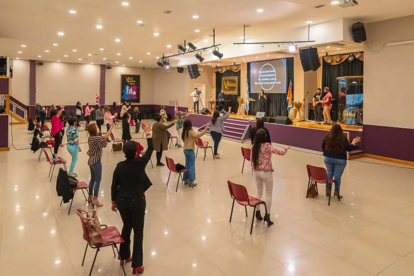 La iglesia “ Hay Vida En Jesús” que cuenta con capacidad para 600 personas, realizó el Culto de acuerdo a la autorización conferida .