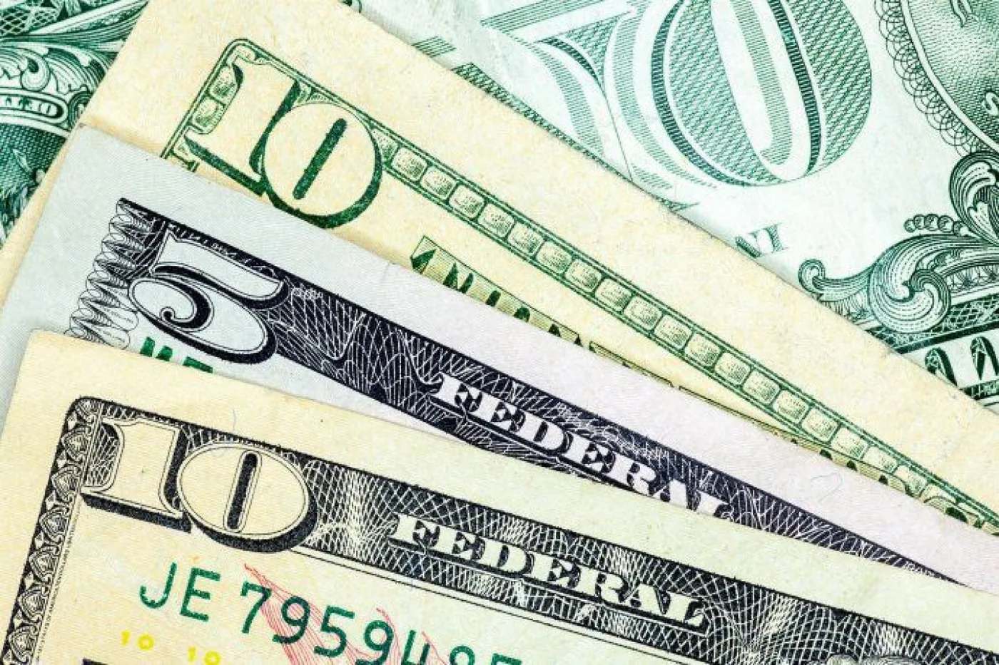 Dólar CCL perforó al "solidario" por primera vez desde marzo y el MEP bajó a menos de $140