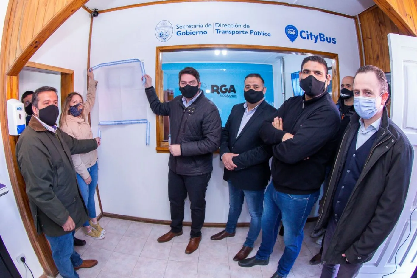 Intendente Martín Perez al inaugurar una nueva oficina de la Dirección de Transporte Público.