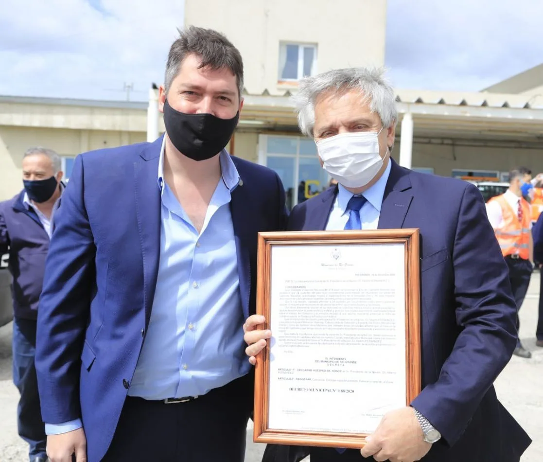 El intendente Martín Perez recibió al Presidente en su llegada a Río Grande