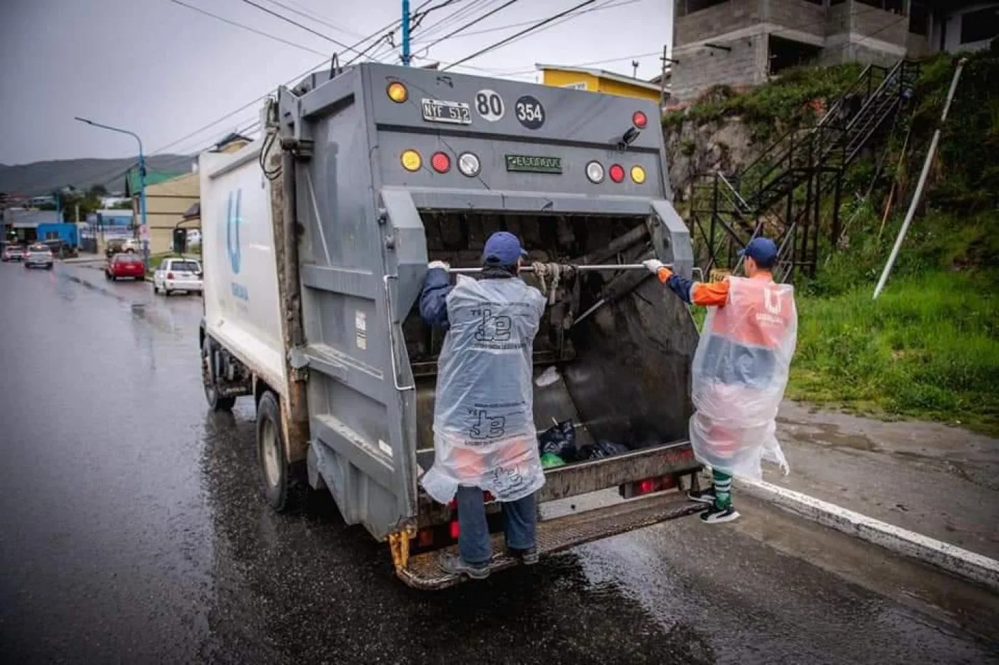 Se solicita a los vecinos y vecinas que mantengan la limpieza y el orden hasta tanto se reintegren los servicios de recolección con normalidad.