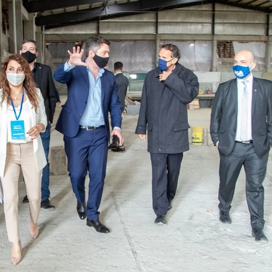 El intendente Martín Perez, junto al ministro de Obras Públicas de Nación, Gabriel Katopodis.