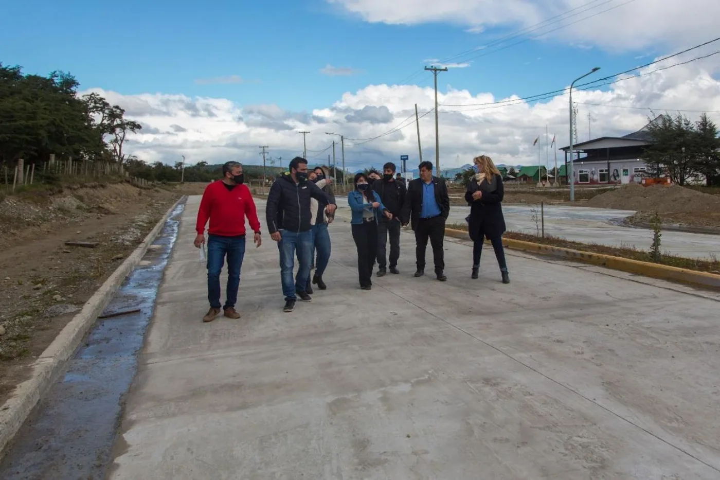 Vuoto recorrió en Tolhuin la obra de pavimentación de la avenida Los Ñires