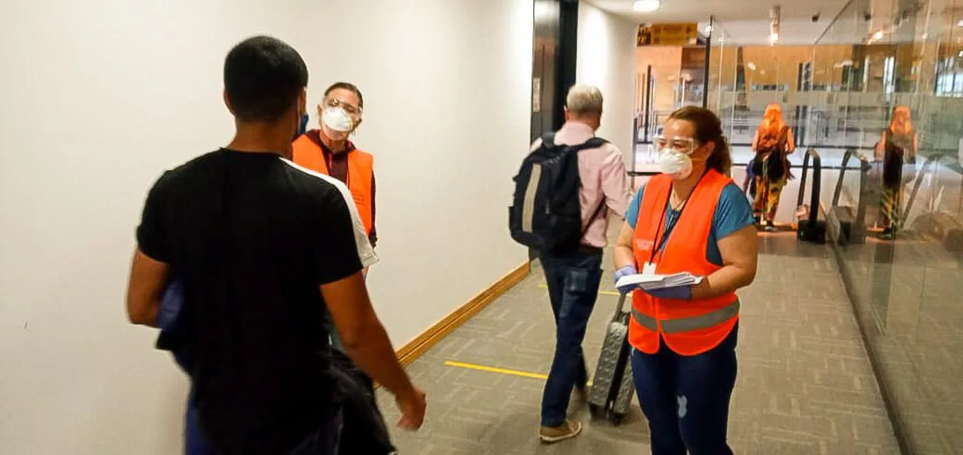 Controles sanitarios en el Aeropuerto Internacional de Ushuaia.