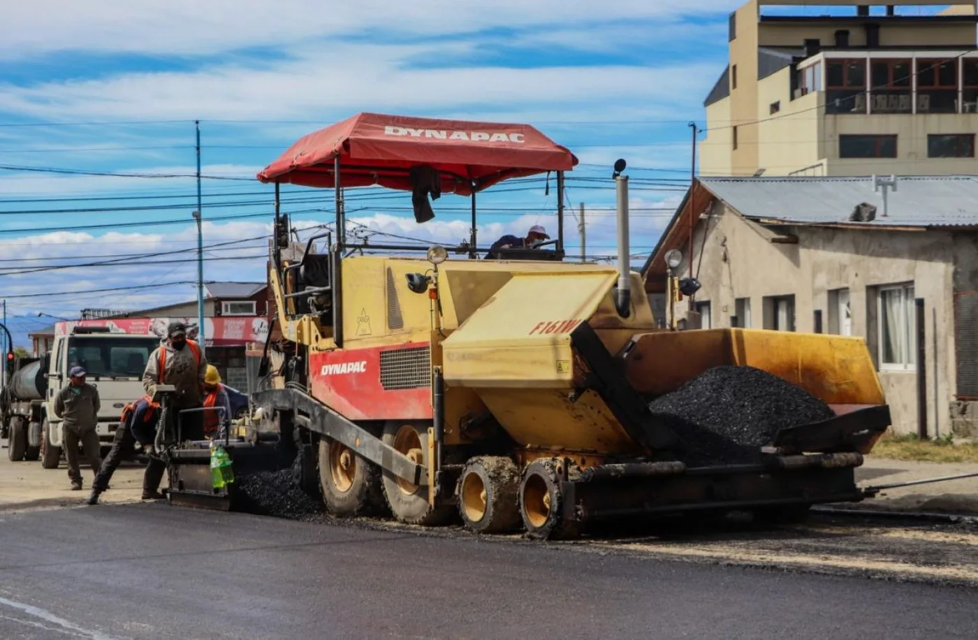 Avanza la segunda etapa del asfalto de la calle Pontón Río Negro