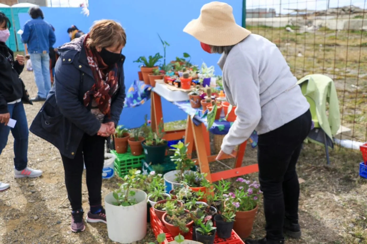 Gran convocatoria en la feria de artesanos, manualistas y elaboradores locales