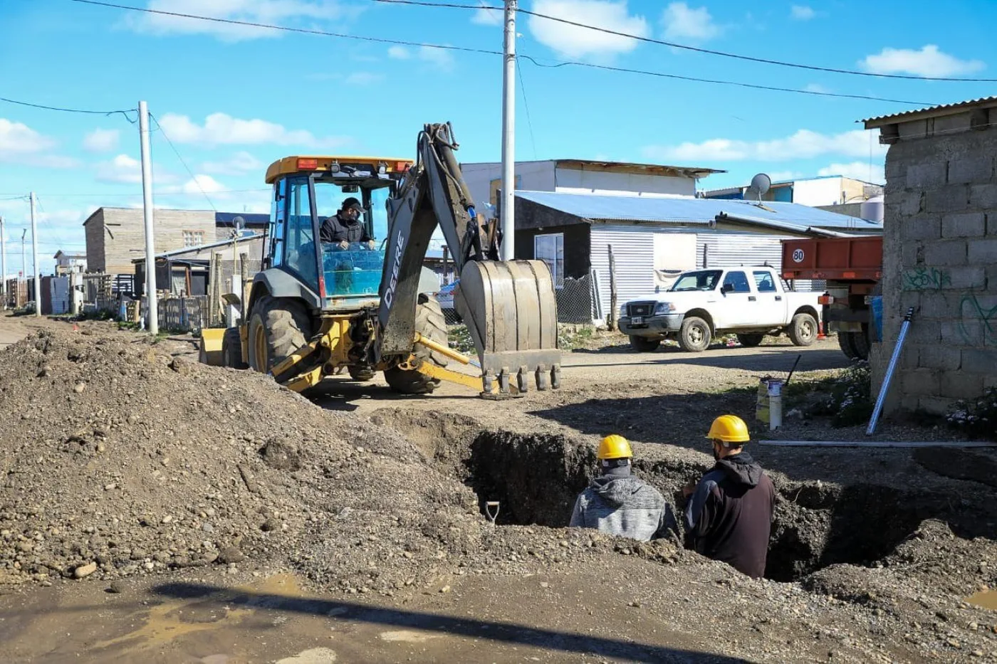 Avanzan las obras de readecuación de redes de agua y cloaca en sectores de margen sur