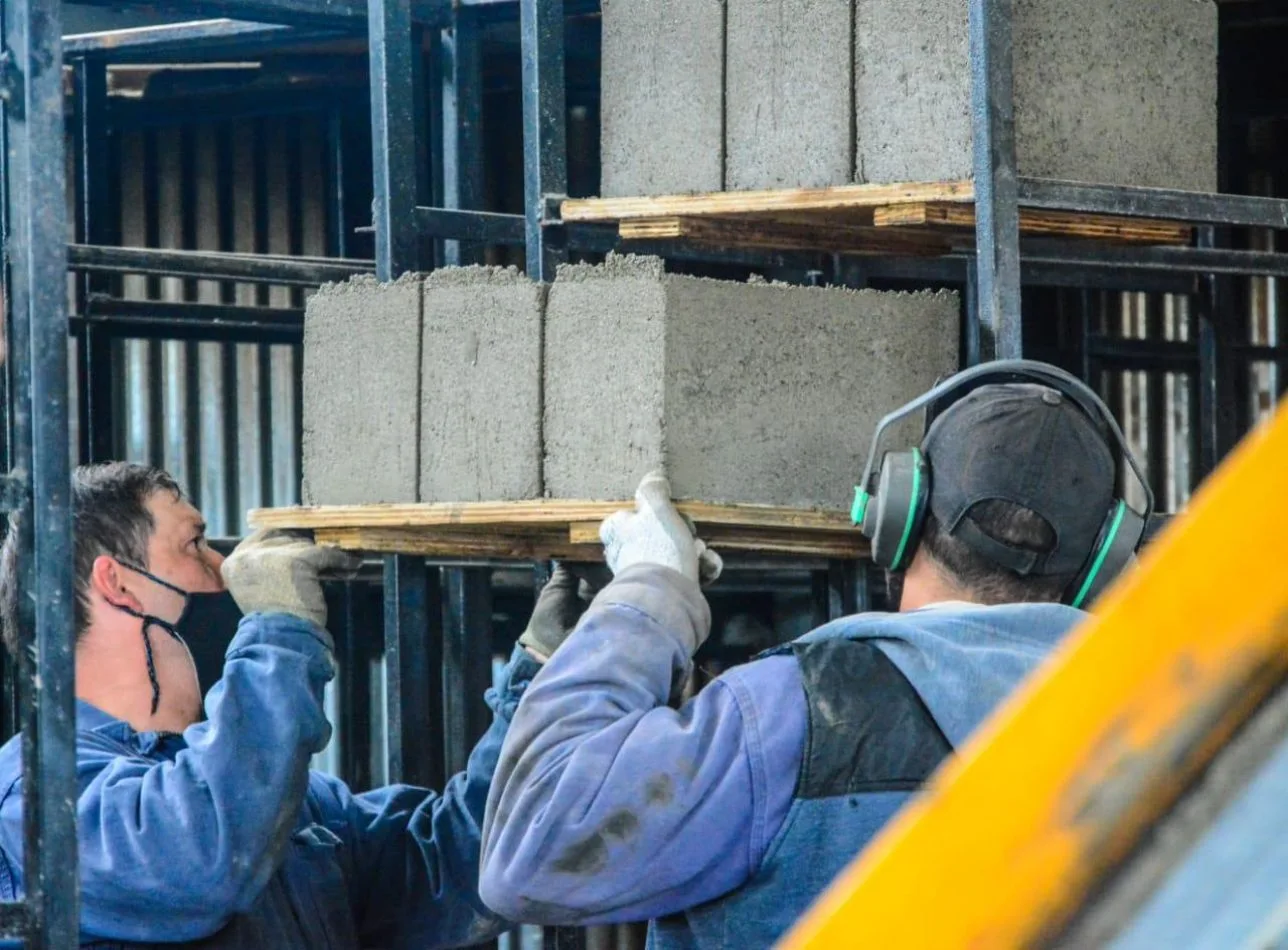 Jóvenes del CePLA-EL Palomar visitaron a cooperativas de construcción de Ushuaia