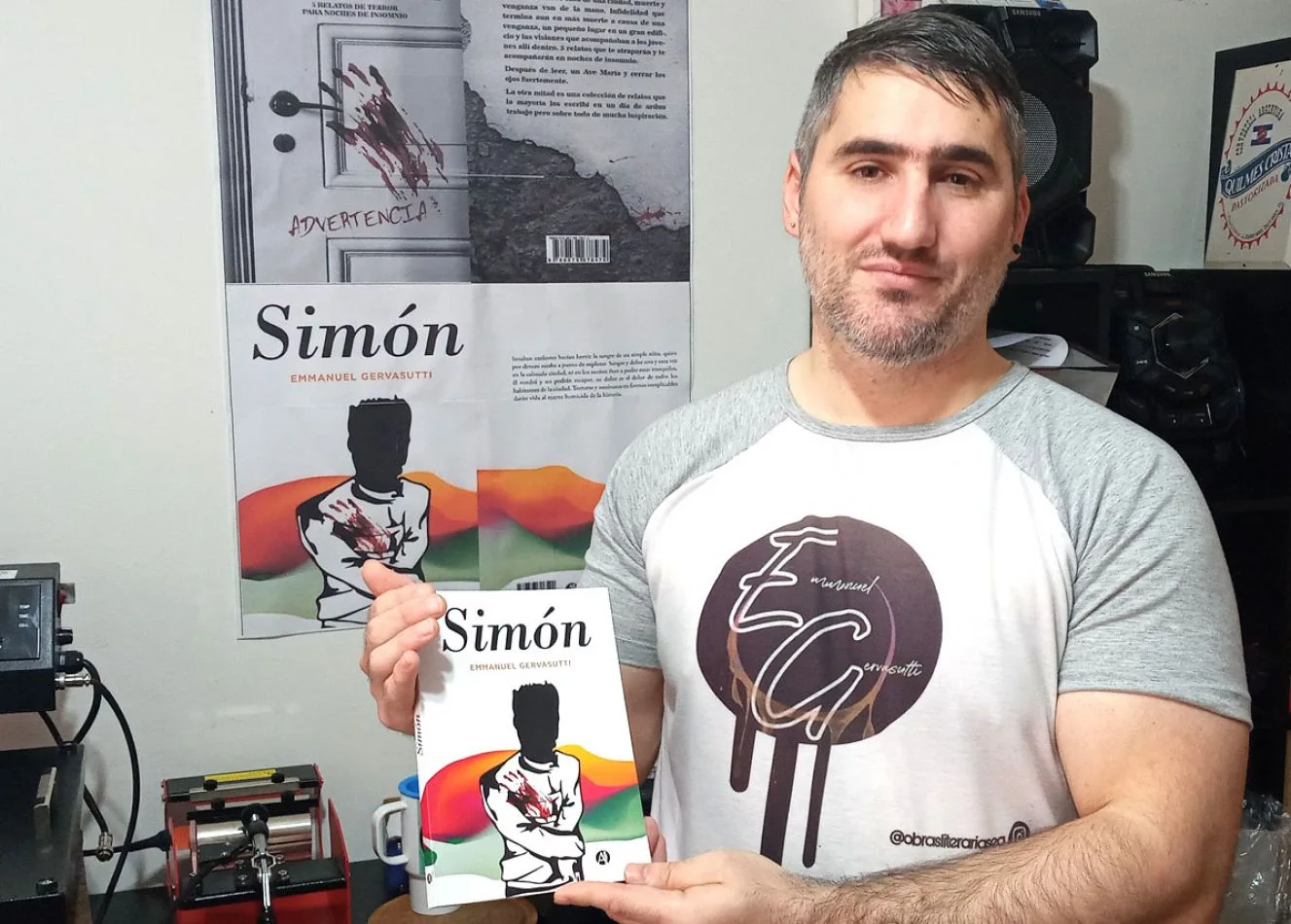 Emmanuel Gervasutti, con su libro “Simón”, anunció la presentación de “La otra mitad I”.