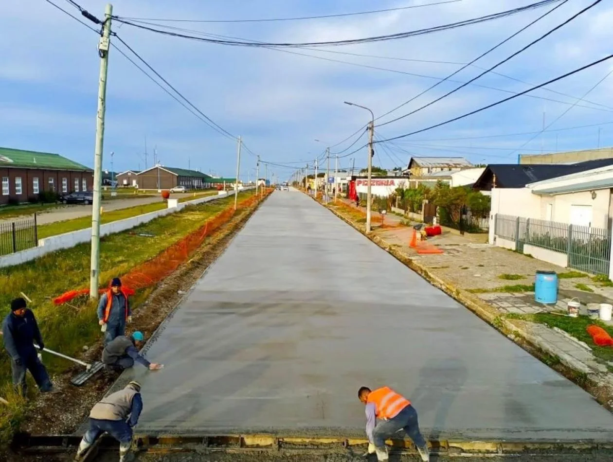 Trabajos de repavimentación en calle Thorne.
