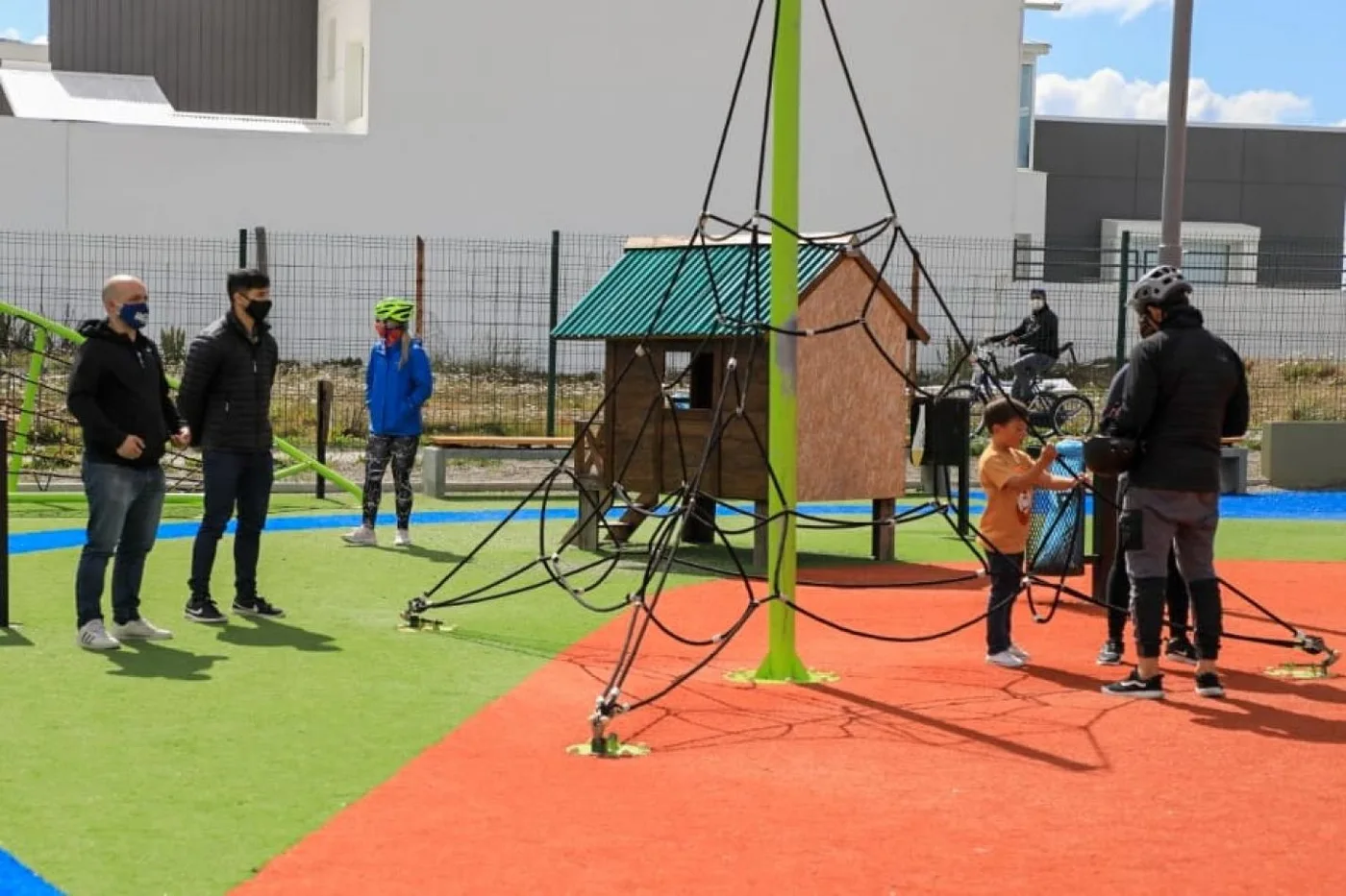 La actividad se desarrolló en la Plaza del Delfín y en el Playón que se encuentra frente al edificio municipal.