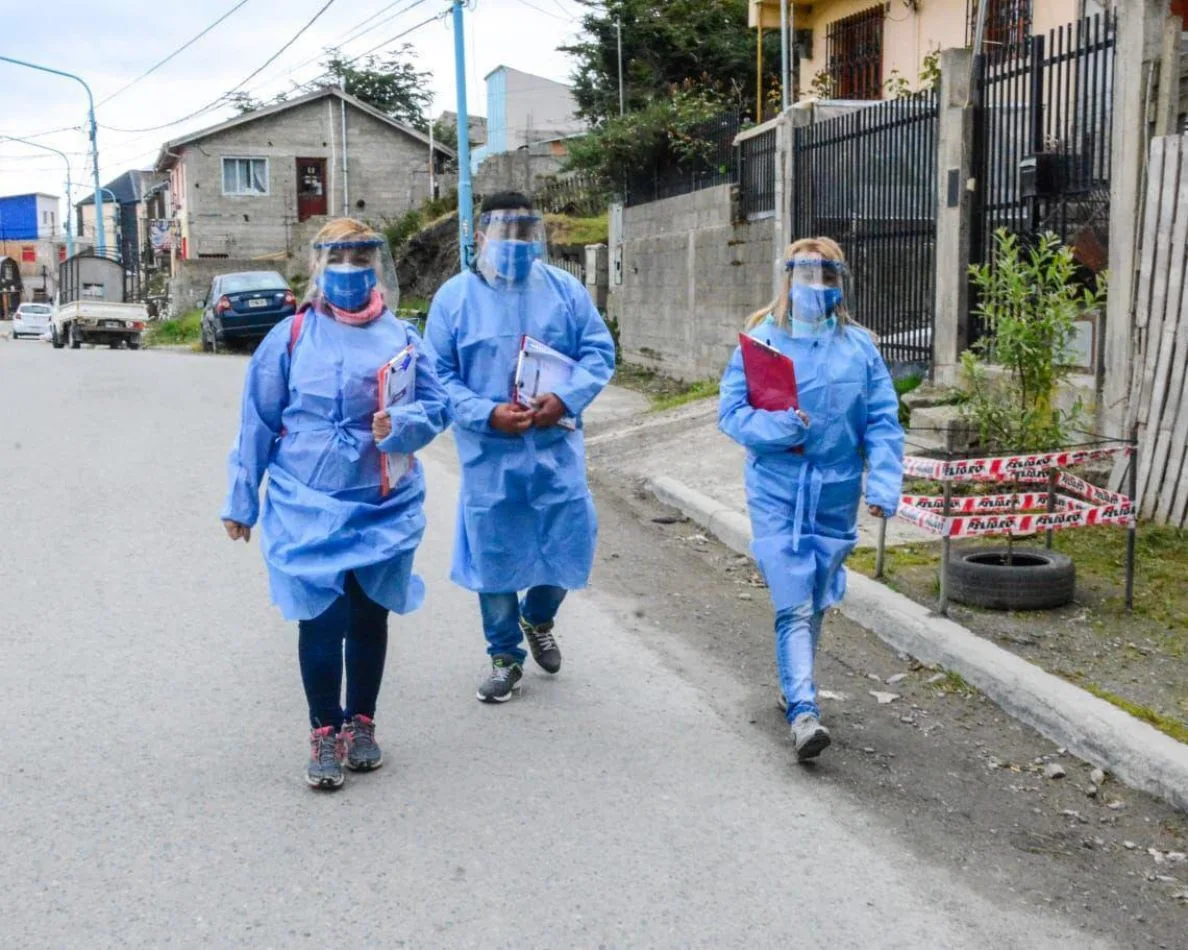 Personal sanitarios trabajando en la detección de vecinos con síntomas compatibles con Covid-19.