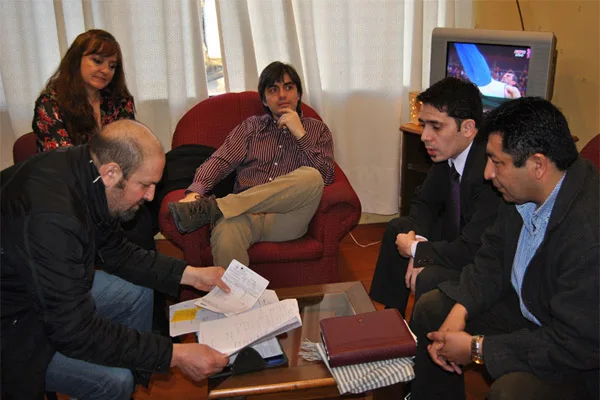 Carlos Córdoba, durante la reunión con los funcionarios municipales.