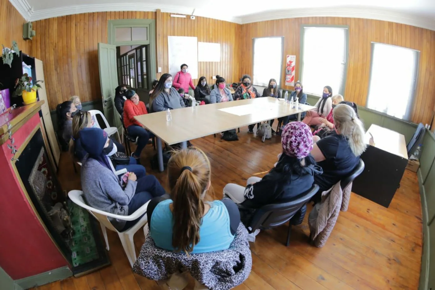Estuvieron presentes la secretaria de la Mujer, Género y Diversidad, Alejandra Arce, y la subsecretaria de Participación Ciudadana, Susana Donatti. 