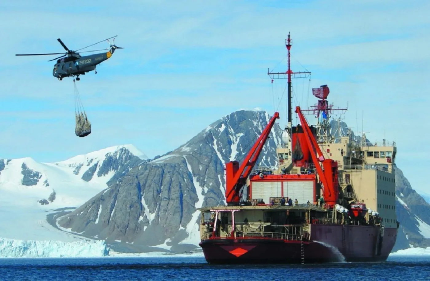 El rompehielos ARA Almirante Irizar se prepara para la última etapa de la campaña Antártica.