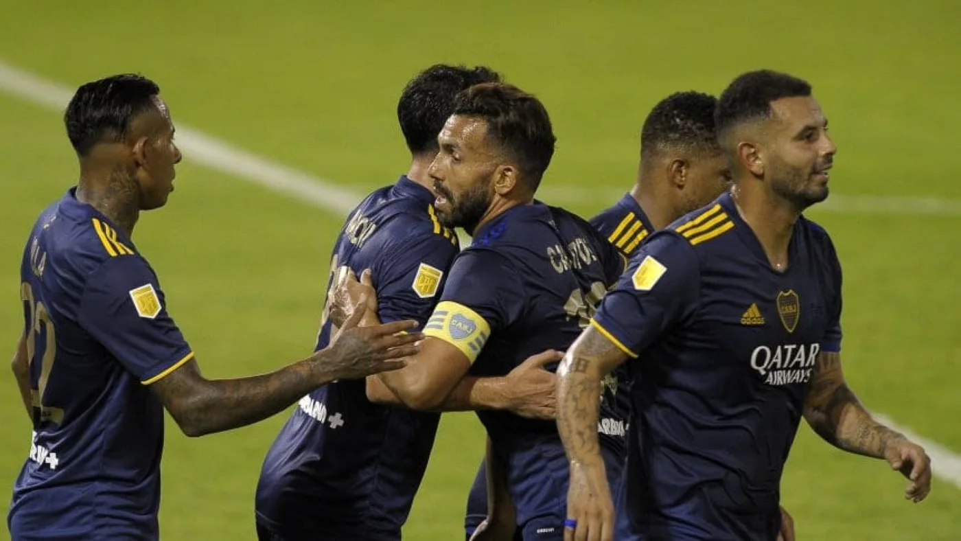 Celebración tras el gol de Tévez.