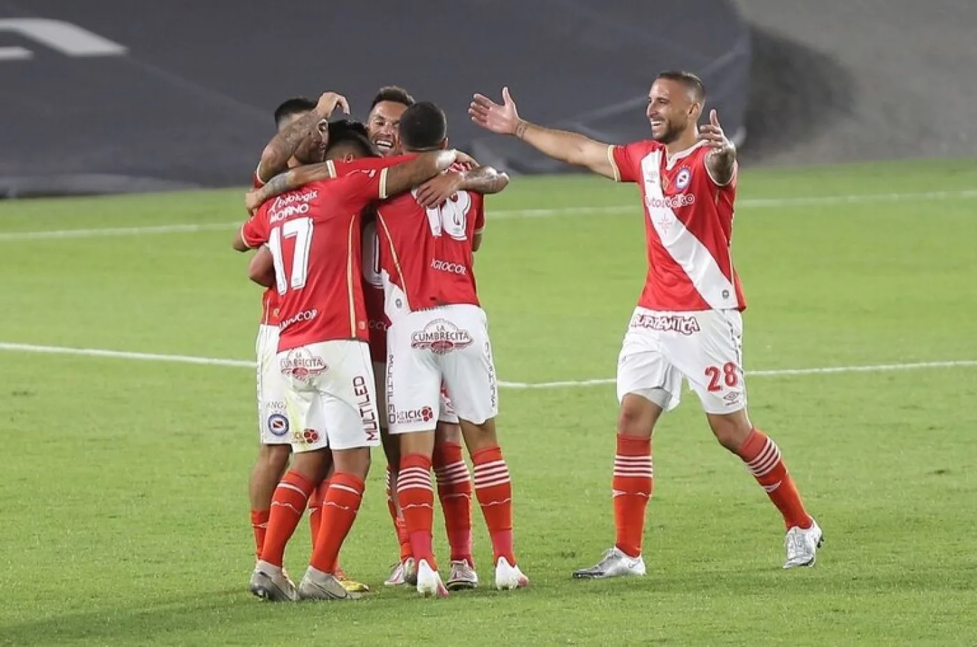 Golazo de Florentín, el Bicho se llevó los tres puntos para La Paternal.