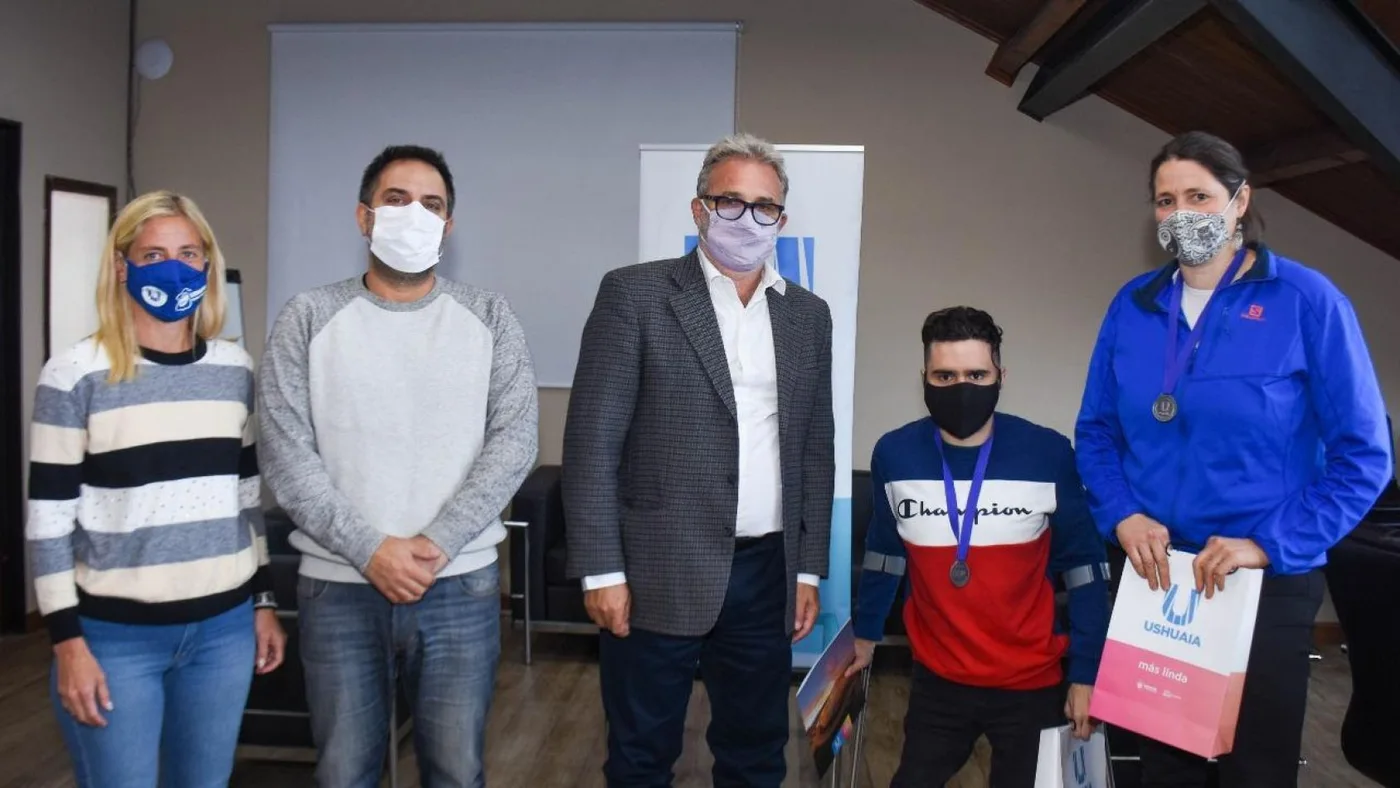 El jefe de Gabinete de la Municipalidad de Ushuaia, Mario Daniele, se reunió con el joven atleta fueguino Nicolás Lima.