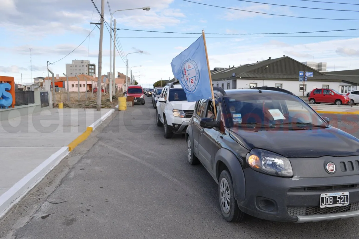 Con caerteles, banderas, pancartas y bocinazos, ATSA se manifestó por las calles de la ciudad.