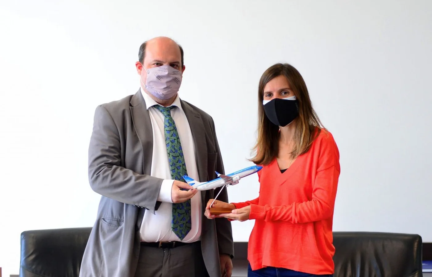 Fernanda Raverta, firmó hoy un convenio con el Presidente de Aerolíneas Argentinas, Pablo Ceriani.