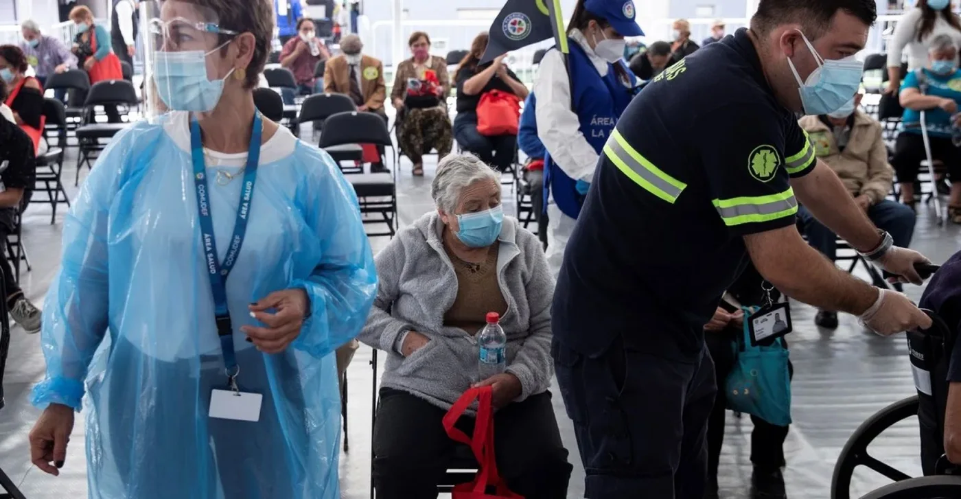 Chile vacuna pero no puede parar la segunda ola de coronavirus