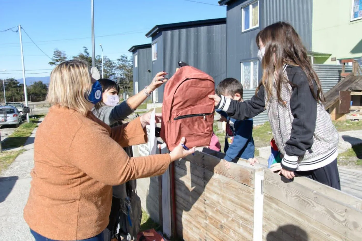 Ushuaia inició la entrega de kits escolares a familias asistidas