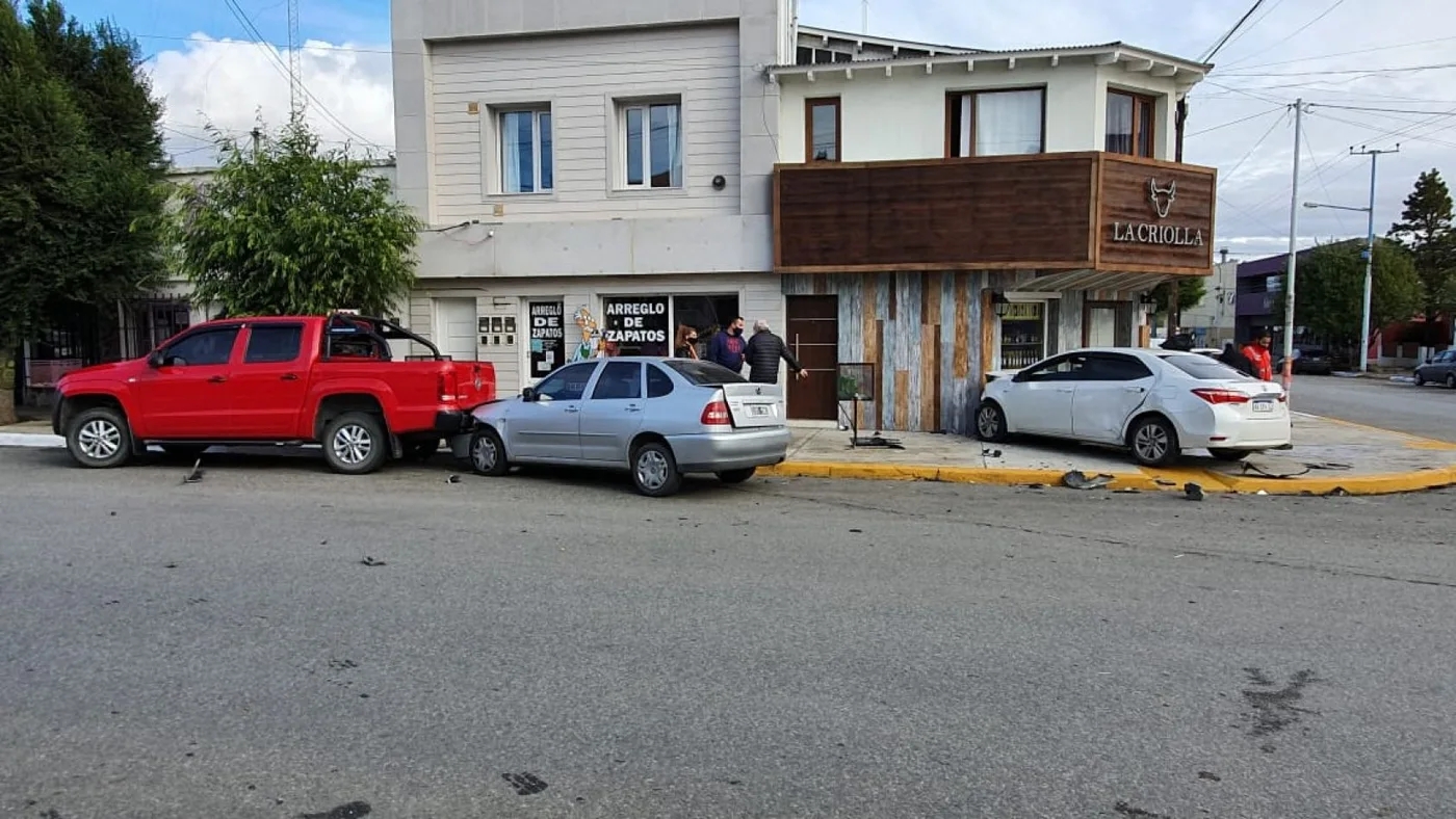 Violento accidente de tránsito dejó el saldo de dos personas heridas