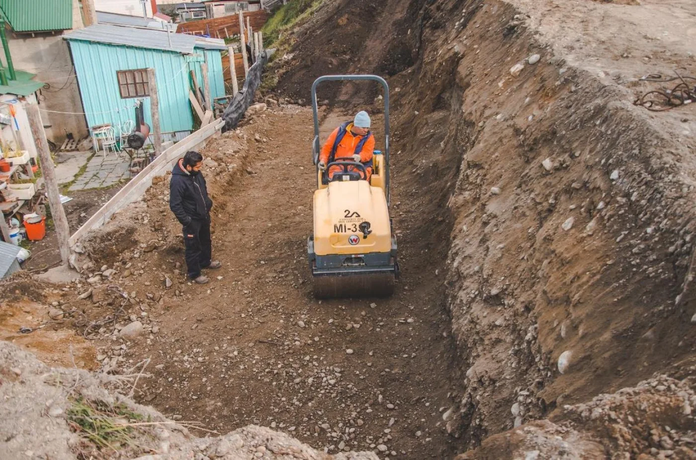 Colocan gaviones en calle Los Navegantes del B° Ecológico