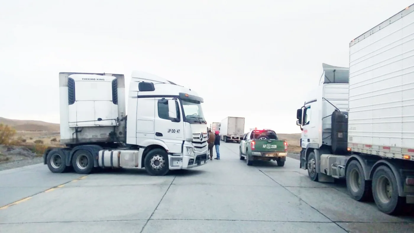 Camioneros chilenos cortaron la ruta 255 en Chile e impiden el tránsito de argentinos