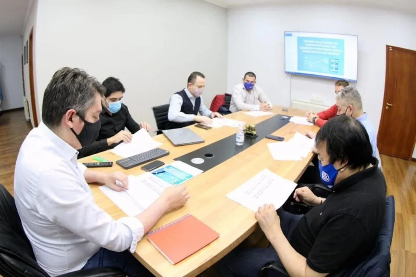El Intendente se reunió con gremios estatales para informarles la situación financiera del Municipio.