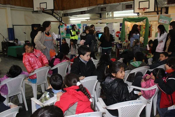 Los más chicos participaron del stand con mucho interés.