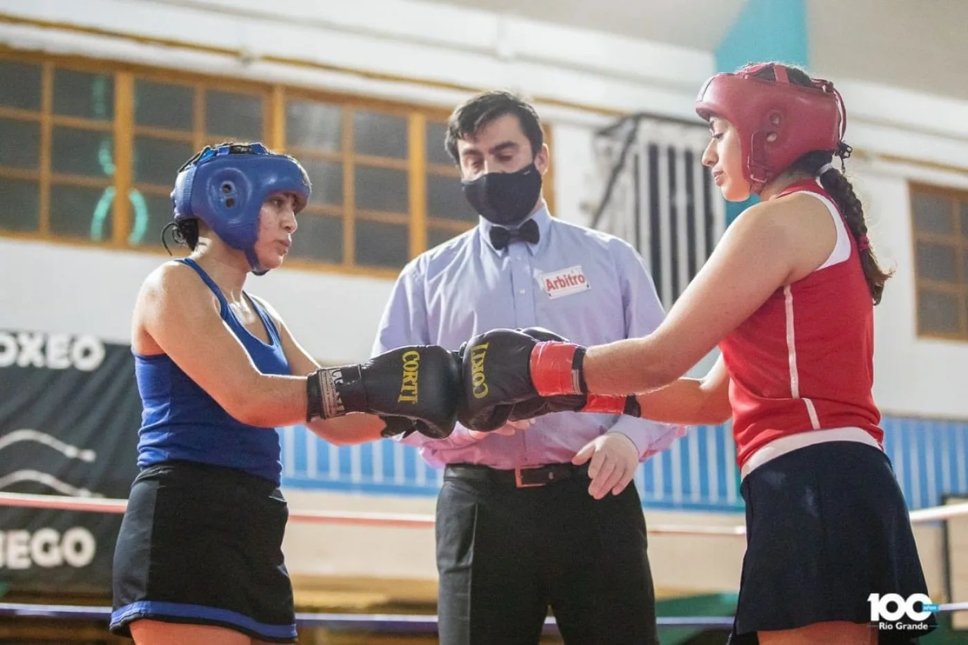 Deportistas de la ciudad se lucieron en el Festival de Boxeo