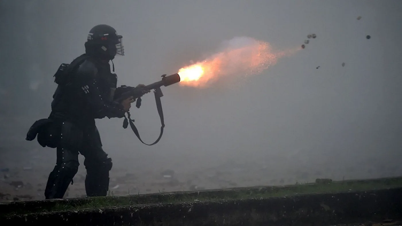 Represión de los efectivos militares.