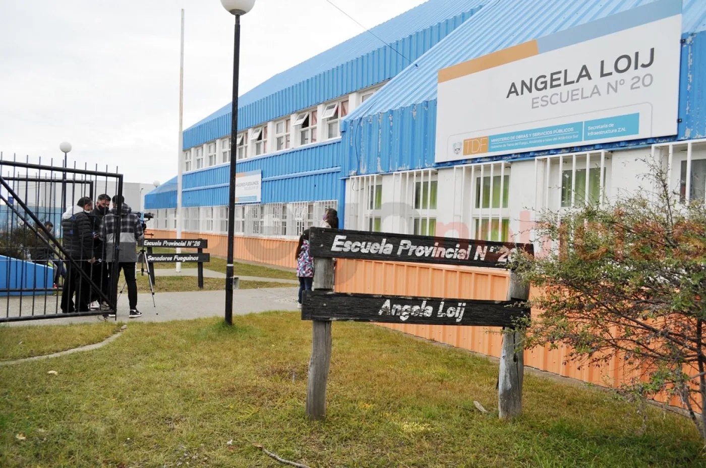 Los padres se congregaron en la puerta de la escuela N°26 y N°20 para reclamar por falta de calefacción.