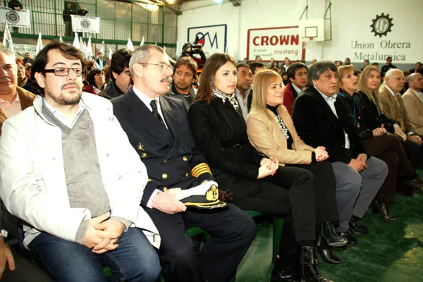 Héctor Garay, Laura Colazo y Miriam Boyadjian, en primera fila.