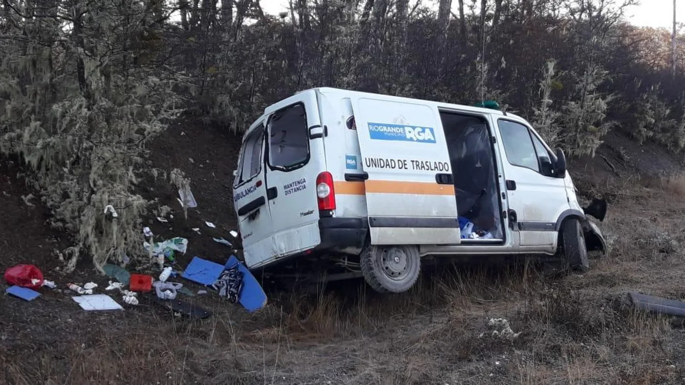 Una ambulancia perteneciente a la Agencia Municipal de Deportes sufrió un despiste en la Ruta