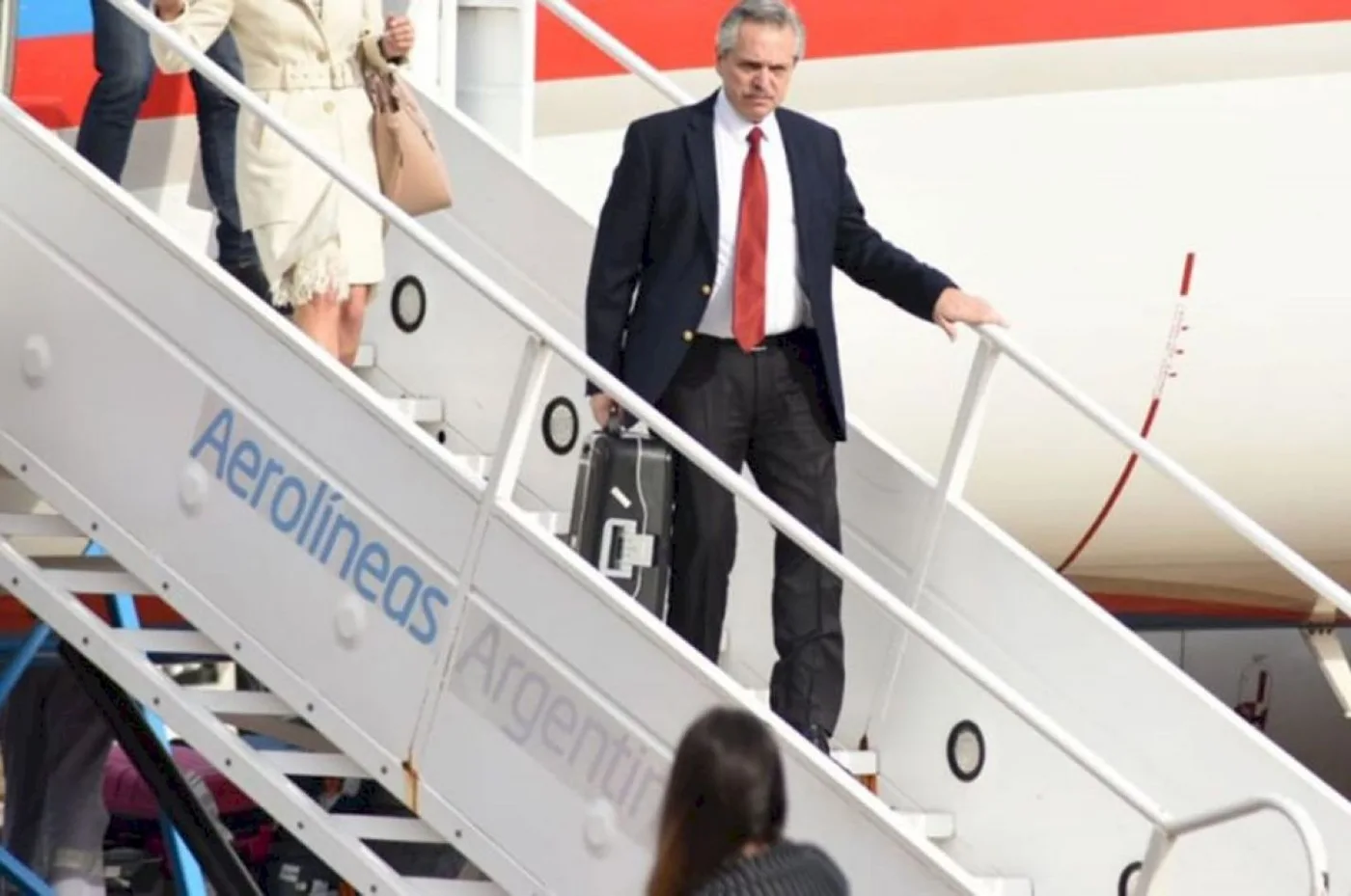 El Presidente arribó al país luego de su gira europea