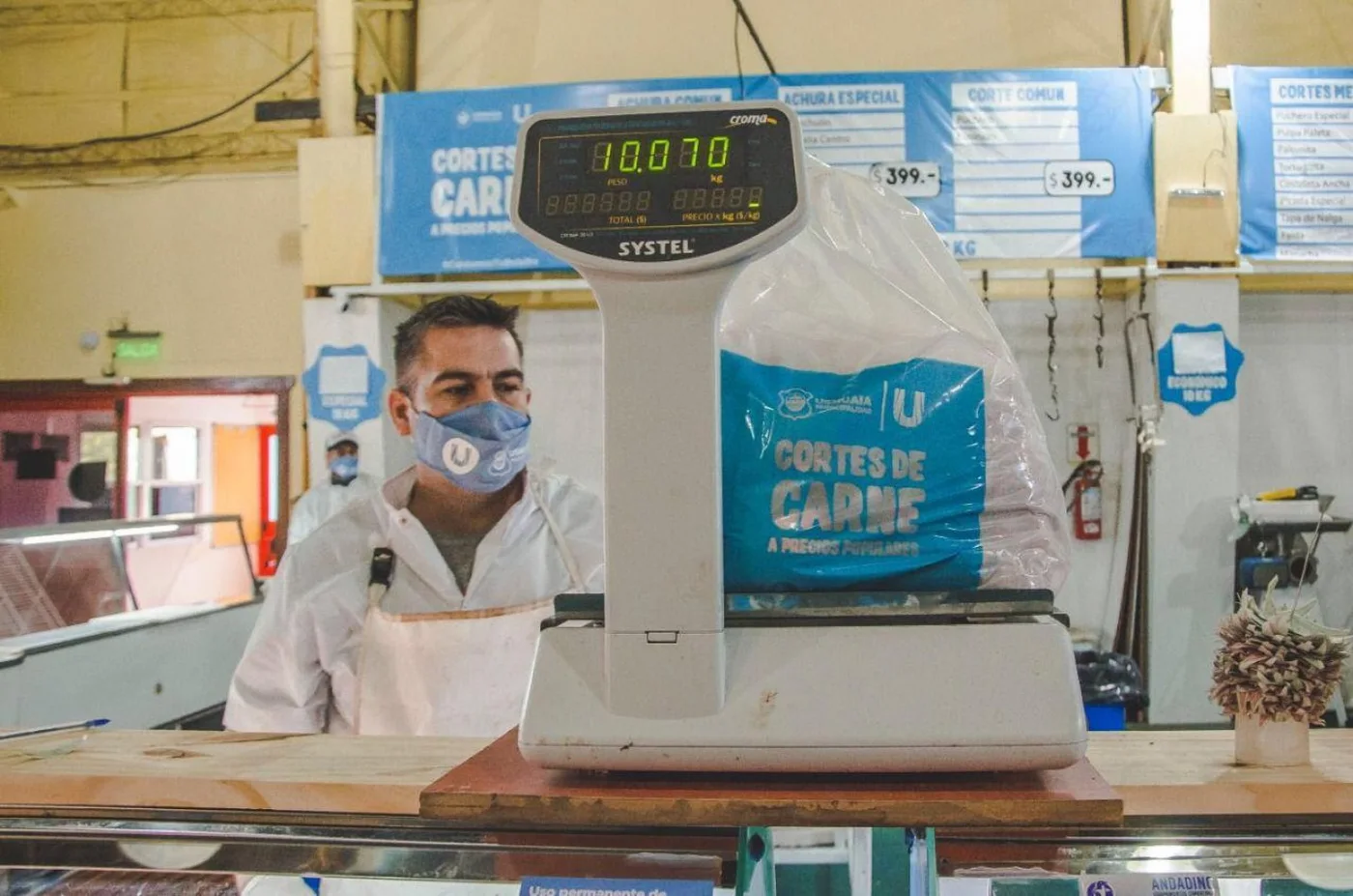 Continúa la feria de carnes a precios populares en el Esther Fadul