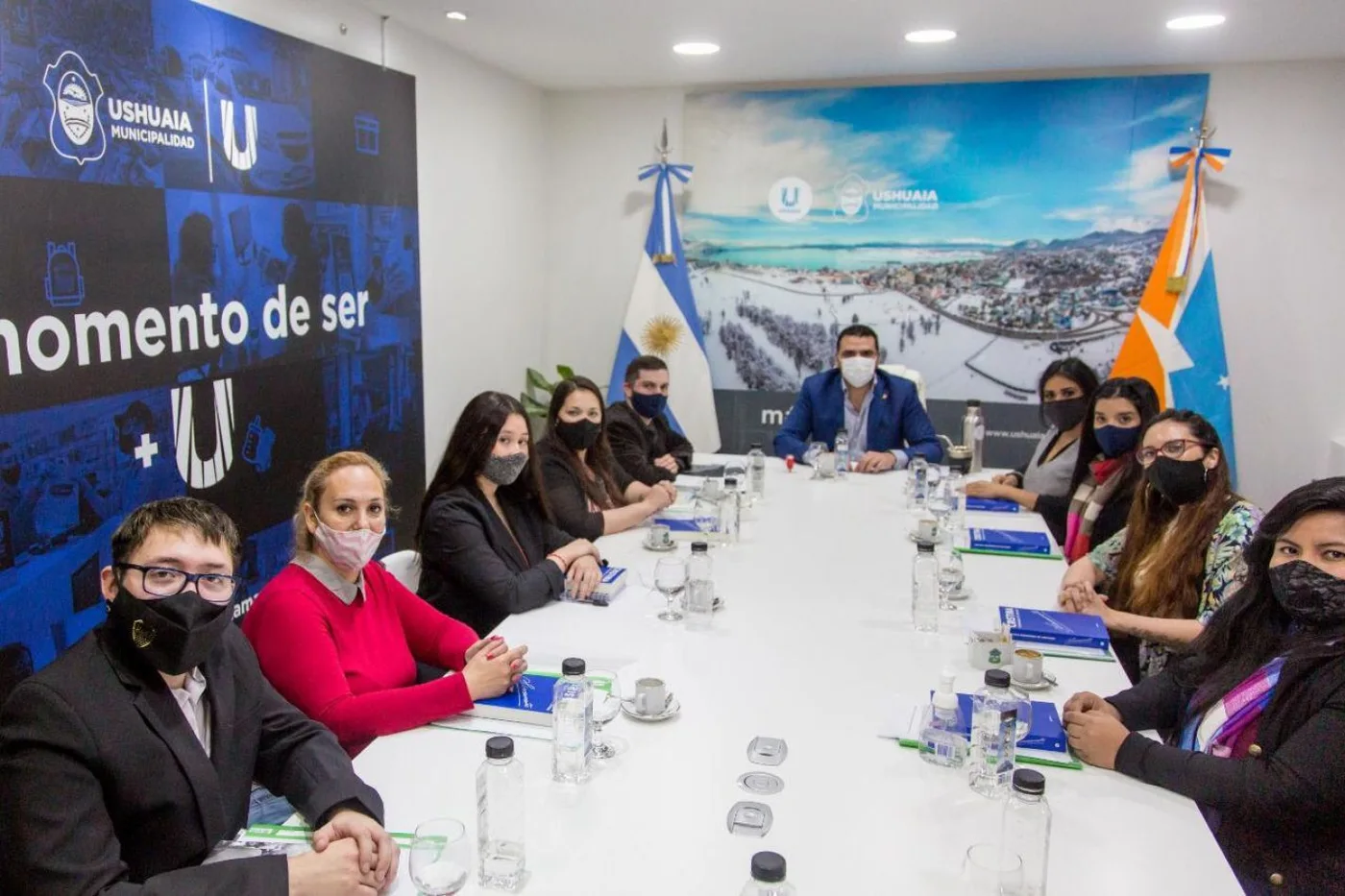 El intendente Walter Vuoto, recibió a los integrantes de la Asociación Civil “Cadena de favores TDF" en la intendencia.