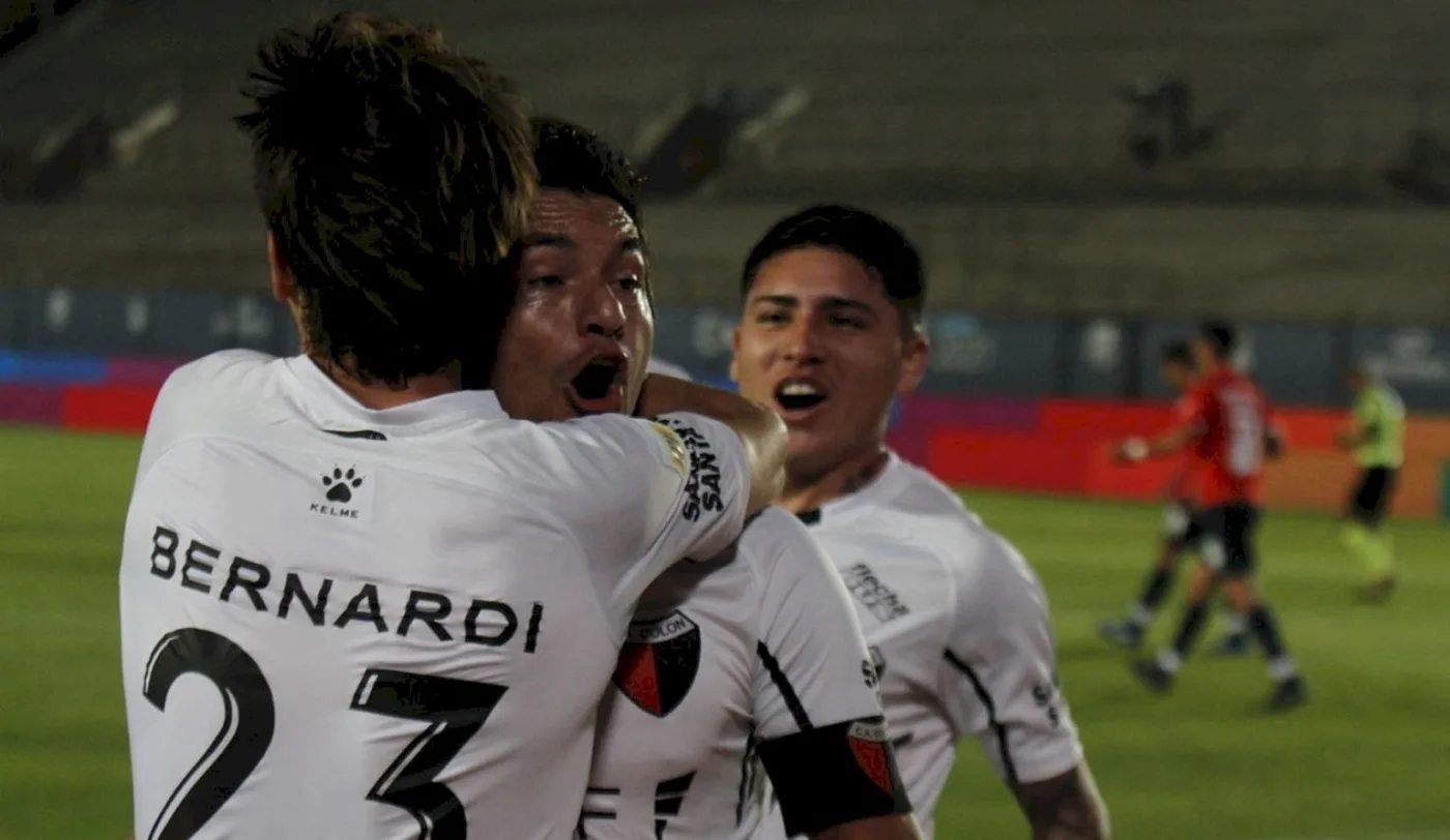 Colón venció 2 a 0 a Independiente y jugará la final con Racing