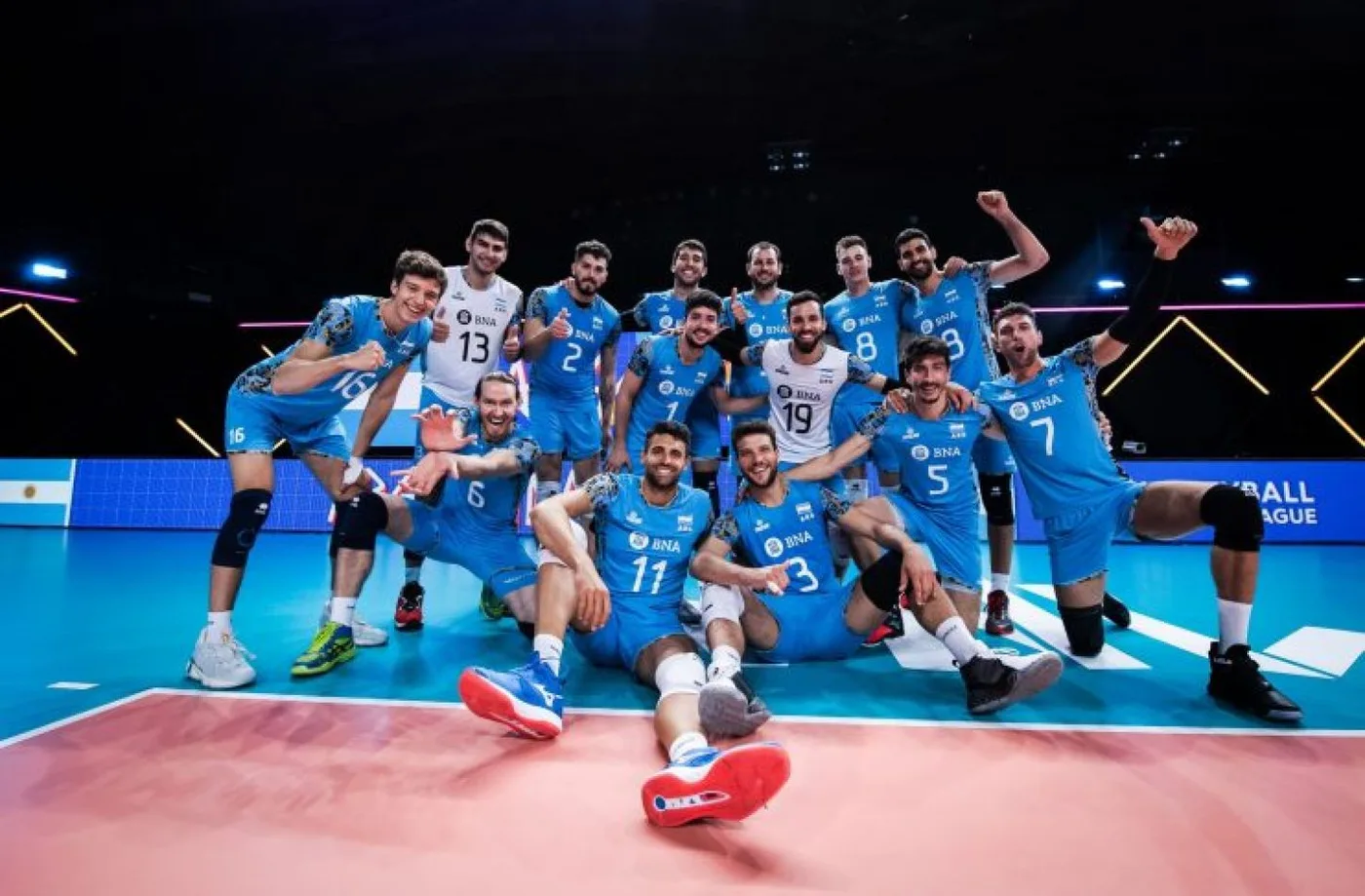 El seleccionado argentino masculino de vóleibol le ganó hoy a Australia por 3 a 0 (25-18, 25-19 y 25-20) y sumó su tercera victoria.