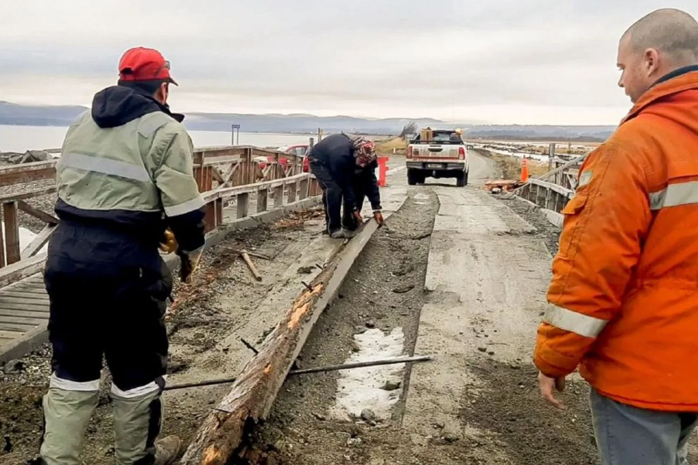 Vialidad Provincial reparó el puente y habilitó el puente "Yuco" de Tolhuin